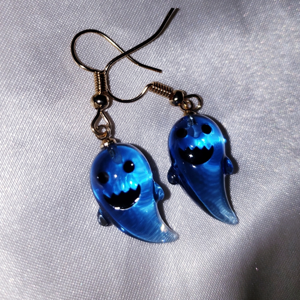 Ghost dangle earrings - Picture 3 of 3